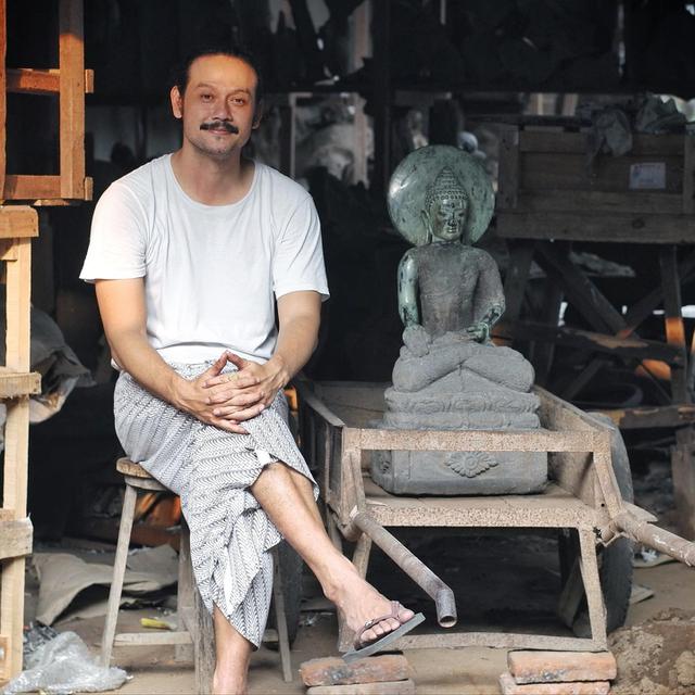 7 Potret Seleb yang Geluti Hobi Bikin Karya Seni Ini Keren Banget