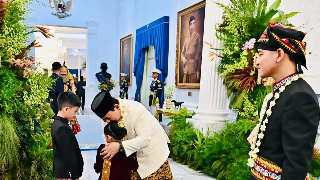 Presiden Prabowo Subianto bertemu dengan kedua anak Wakil Presiden RI Gibran Rakabuming Raka yakni, Jan Ethes Srinarendra dam La Lembah Manah.