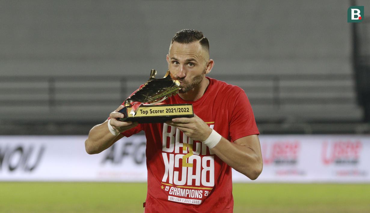 Pemain naturalisasi berdarah Montenegro itu memasuki usia yang tak lagi muda, yakni 34 tahun. Tapi, striker yang akrab disapa Spaso itu mampu membuktikan kualitasnya sebagai predator ganas musim ini. (Bola.com/M Iqbal Ichsan)