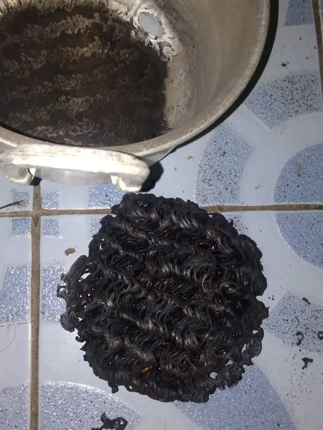6 Momen Apes Masak Mi Sampai Gosong Ini Bikin Kecewa
