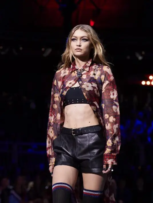 Kabar Gigi Hadid yang batal tampil di pertunjukan tersebut tentunya membuat para penggemarnya kaget dan pastinya merasa kecewa. Pasalnya, beberapa bulan lalu wanita cantik ini sudah memastikan akan tampil. (AFP/Cindy Ord)