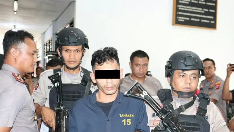 Tersangka pembunuhan wanita muda di Payakumbuh. (Foto: Liputan6.com/ Novia Harlina)