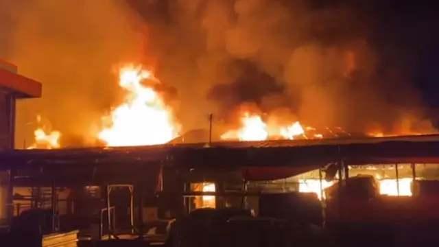 Pasar Tradisional Leuwiliang, Desa Leuwiliang, Kecamatan Leuwiliang, Kabupaten Bogor, kebakaran, Rabu (27/9/2023) sekitar pukul 20.00 WIB. (Liputan6.com/Achmad Sudarno)