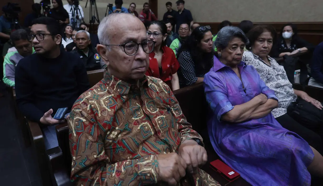 Nono Anwar Makarim, ayah dari mantan Menteri Pendidikan, Kebudayaan, Riset dan Teknologi (Mendikbudristek), Nadiem Makarim saat menyaksikan persidangan lanjutan kasus dugaan korupsi pengadaan laptop chromebook di Pengadilan Tindak Pidana Korupsi Jakarta (Tipikor) Jakarta, Senin (2/2/2026). (Kapanlagi.com/Budy Santoso)