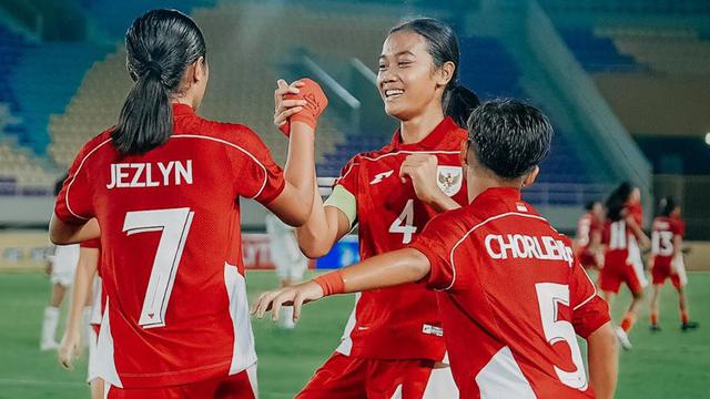 Foto: Aksi Timnas Indonesia Putri Buka Piala AFF U-16 dengan Pesta Gol Setengah Lusin