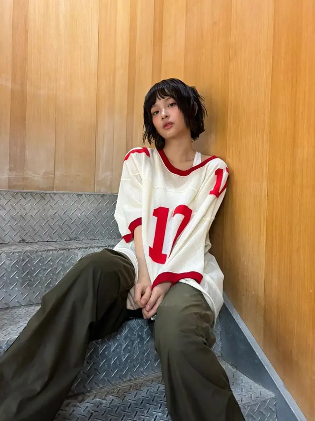 6 Ide Styling Boxy T-shirt ala Artis, dari Karina aespa, Hanni NewJeans, hingga Zee Eks JKT48