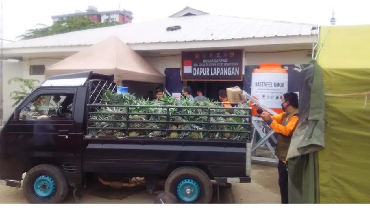 Koperasi Singgalang Sari Maju Sumbang Nanas Bagi Tenaga Medis Covid-19