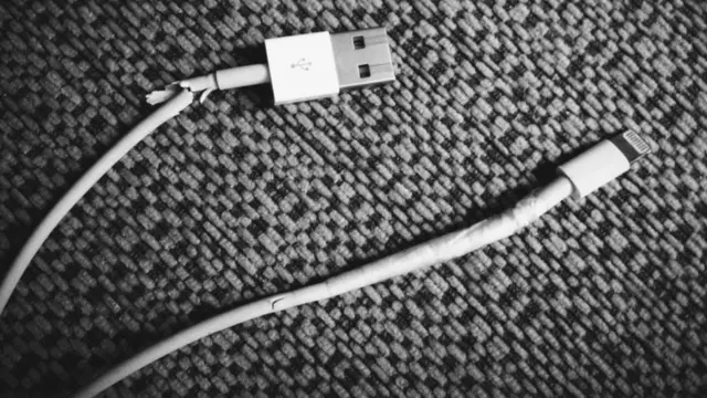 3 Cara Kece Selamatkan Kabel Charger iPhone-mu dari Kerusakan