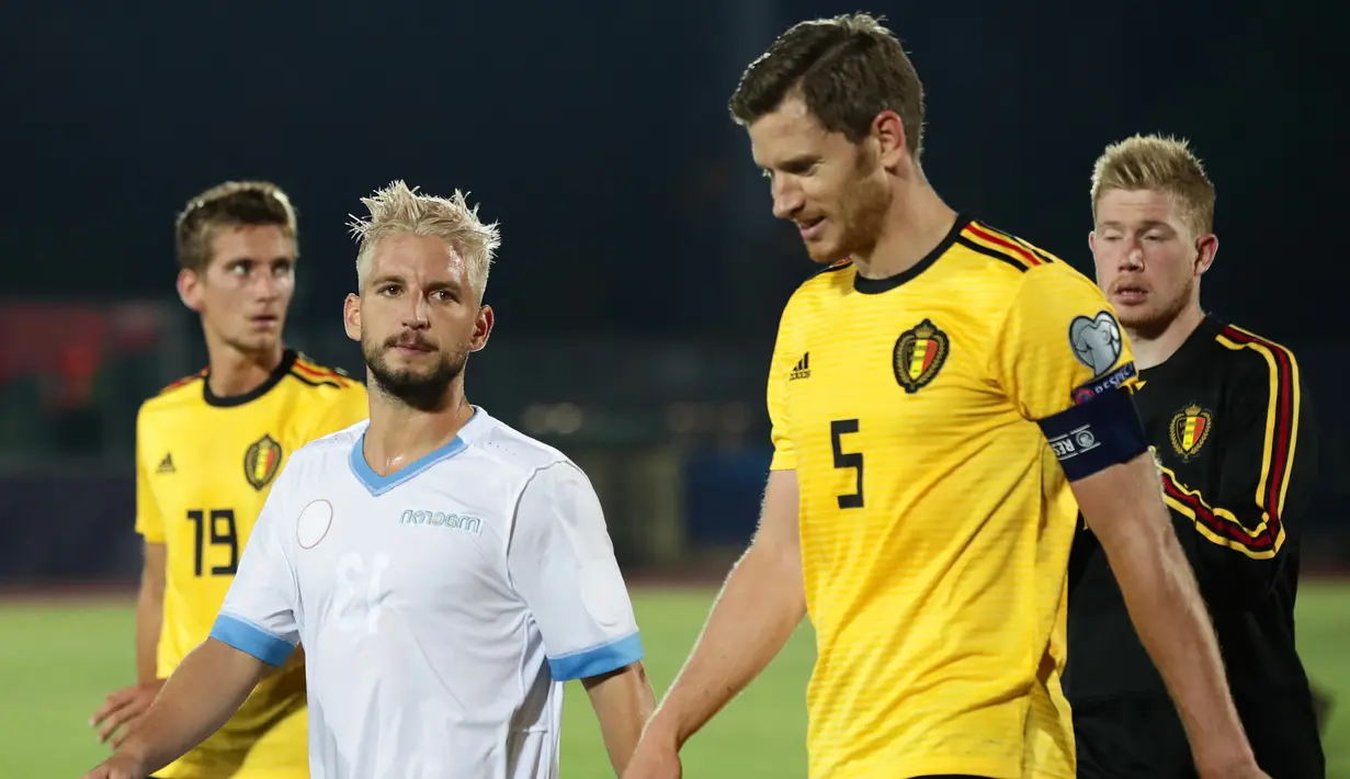 Para pemain Belgia usai mengalahkan San Marino pada laga Kualifikasi Piala Dunia 2022 di Olympic Stadium, Serravalle, Jumat (6/9). San Marino kalah 0-4 dari Belgia. (AFP/Isabella Bonotto)