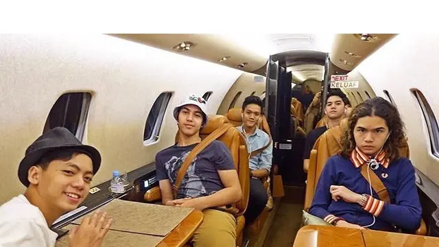 Gaya Al Ghazali Saat Naik Jet Pribadi Liburan Bersama Keluarga dan Sahabat