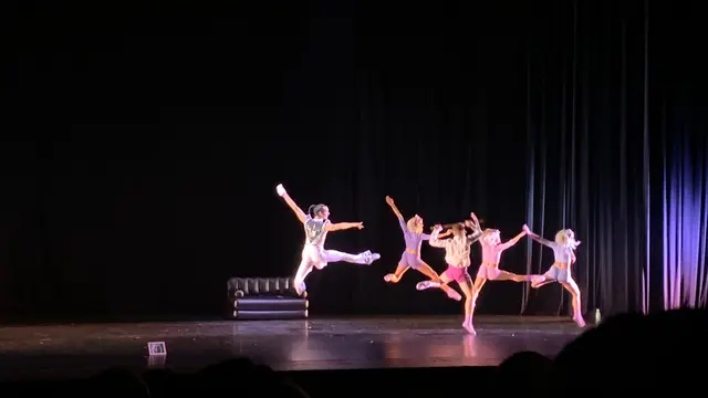 Penampilan Tari Bagian Kedua "Time Score" oleh Astra Roma Ballet.