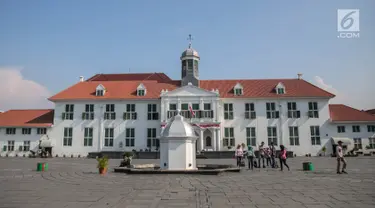 Kondisi Museum Fatahillah yang terlihat bersih, Jakarta, Jumat (6/10). Usai revitalisasi kini museum tersebut terlihat lebih bersih dan bebas dari pedagang liar kaki lima. (Liputan6.com/Faizal Fanani)