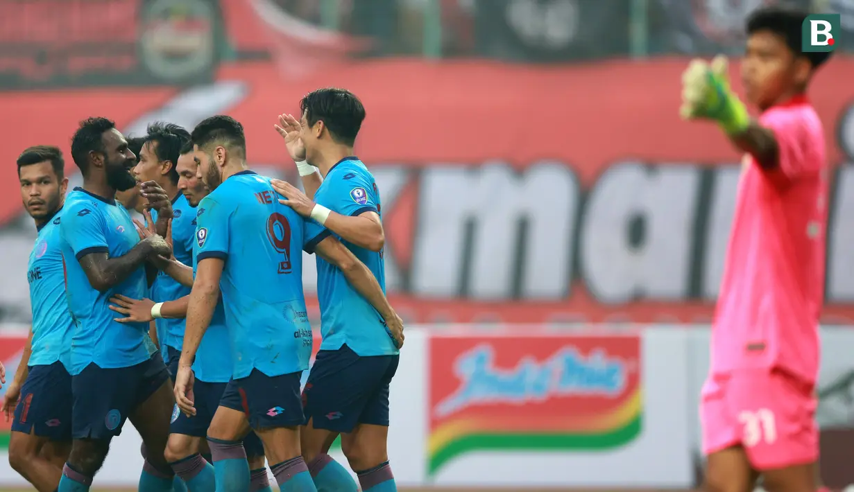 Sayangnya, hanya tiga menit berselang, gawang Persija Jakarta kembali kebobolan. Sabah FC mampu merespons Persija dengan sangat baik. (Bola.com/Ikhwan Yanuar)