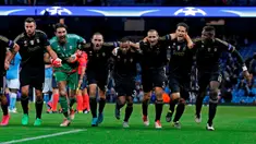 Pemain Juventus merayakan kemenangan 2-1 atas Manchester City di laga Grup D Liga Champions di Stadion Etihad, Manchester, Inggris, Rabu (16/9/2015) dini hari WIB. (Reuters/Phil Noble)