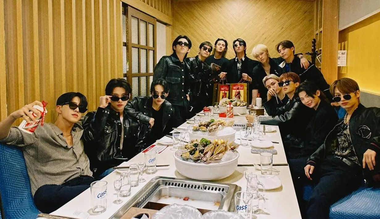 Comeback dengan mini album pada 24 April 2023, Seventeen berhasil kembali menarik perhatian banyak netizen dengan lagu serta penampilannya. Bahkan, grup beranggotakan 13 orang ini barhasil masuk dalam Top 1 Billboard Artist 100 untuk pertama kalinya. (Liputan6.com/IG/@sound_of_coups)