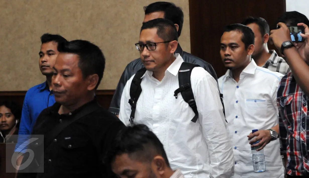 Mantan Ketum Partai Demokrat Anas Urbaningrum menjadi saksi sidang TPPU dengan terdakwa M Nazaruddin di Pengadilan Tipikor, Jakarta, Rabu (23/3). Kesaksian Anas untuk melengkapi keterangan politikus partai Demokrat Nazaruddin. (Liputan6.com/Helmi Afandi)