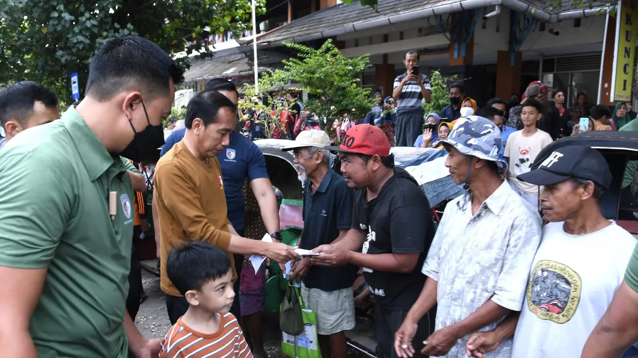 Jokowi dan cucunya, Jan Ethes Srinarendra atau Jan Ethes