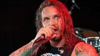 Pentolan band metal As I Lay Dying divonis enam tahun penjara karena mendalangi pembunuhan istrinya sendiri.