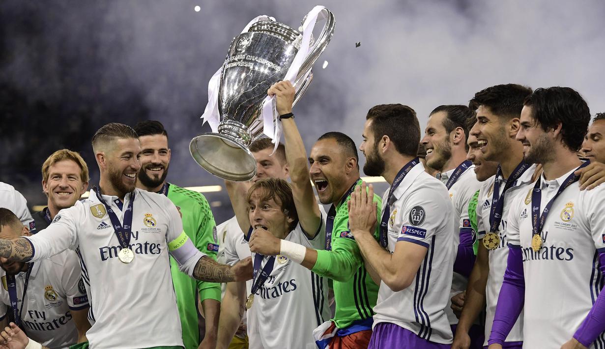 5. Real Madrid (Sepak Bola) - 3,58 miliar dolar (Rp 47,7 triliun). (AFP/Javier Soriano)