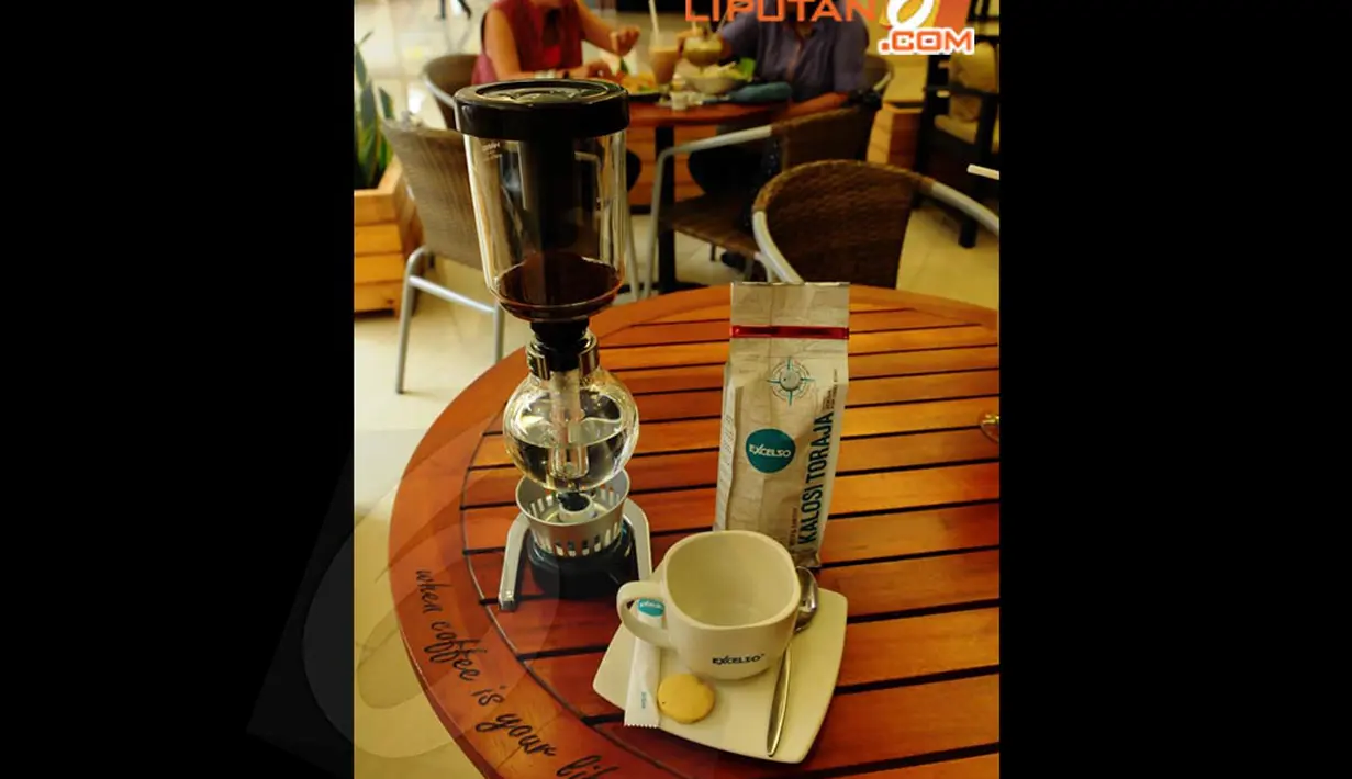 Dengan menggunakan alat ini proses penyeduhan kopi jadi lebih simpel dan tanpa mengurangi sari - sari dari kopi tersebut (Liputan6.com/Andrian Martinus)