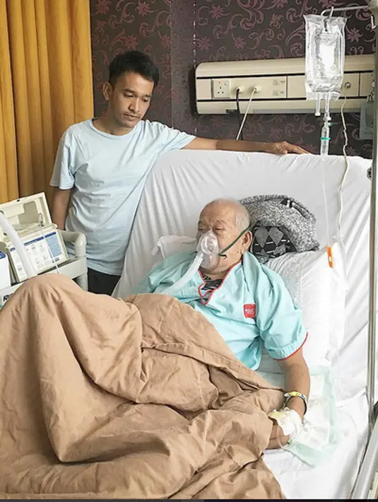 Ayah Ruben meninggal dunia di RS Pertamedika Sentul, Bogor, pada pukul 21.10 WIB. Rasa duka pun dirasakan Ruben dan keluarga, termasuk Jordi Onsu, adik Ruben, dan juga anak dan istrinya, Sarwendah dan Thalia Putri Onsu. (Instagram/Rubenonsu)