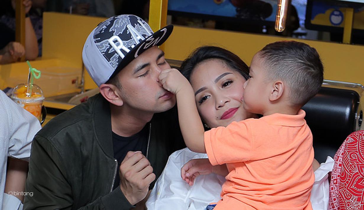 rafathar dilatih bangun pagi sebelum masuk sekolah celeb