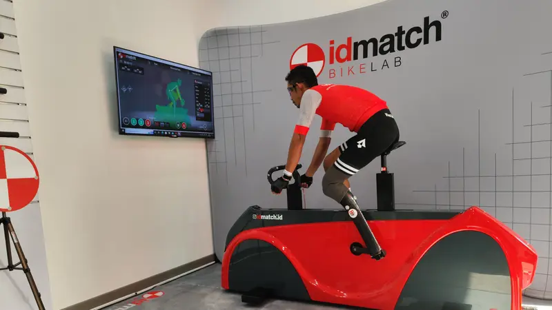 Atlet paracycling M Fadli pakai teknologi baru