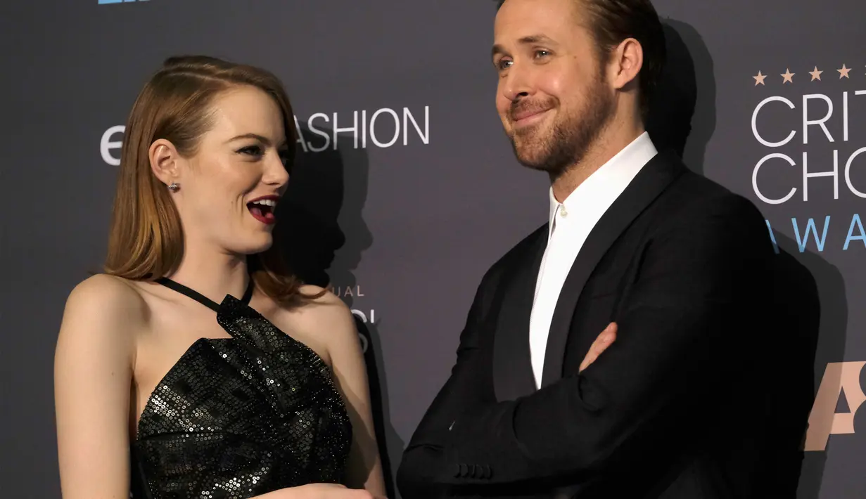 Usai mengenal dan bekerjasama selama bertahun-tahun, Emma Stone dan Ryan Gosling memang miliki hubungan yang dekat. (Frazer Harrison / GETTY IMAGES NORTH AMERICA / AFP)