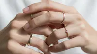 7 Model Cincin Emas di Jari Tengah yang Tonjolkan Keunikan dan Gaya