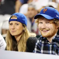 Ed Sheeran mengumumkan pertunangannya pada hari Sabtu kemarin. (People)