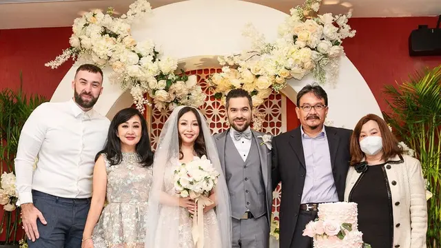 7 Potret Detail Pernikahan Chef Marinka dan Peter Lutfing, Penuh Kebahagiaan