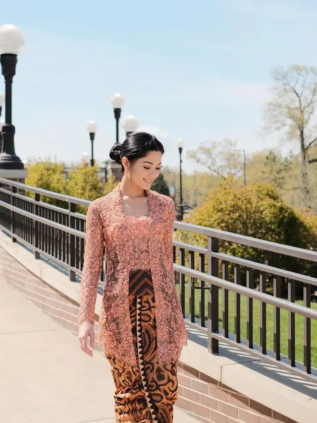 6 Gaya Wisuda Yoriko Angeline Pakai Kebaya di AS, Lulus dengan Nilai Sempurna