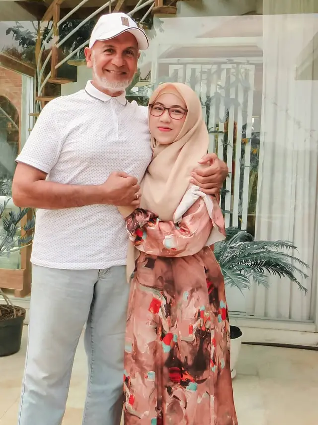 [Fimela] Mark Sungkar dan Santi Asoka Mala