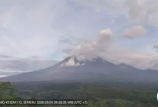 Penampakan Gunung Semeru secara visual dari PPGA Semeru (Istimewa)