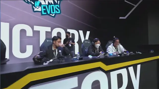 RRQ Hoshi berhadapan dengan Evos SG