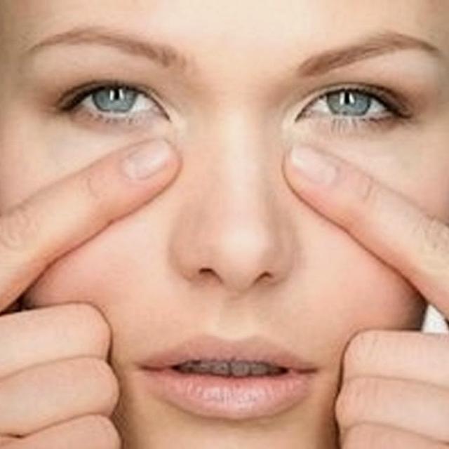 Mata Terlihat Hitam Dan Lelah Ini Trik Untuk Mengatasinya Fashion Beauty Liputan6 Com