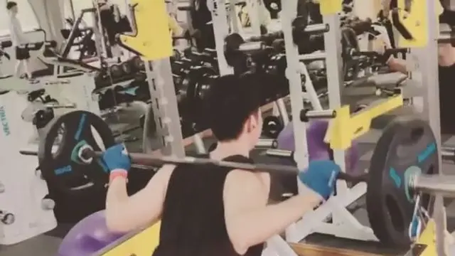 6 Potret Ricky Cuaca saat Fitness di Gym, Rahasia Sukses Turun 38 Kg