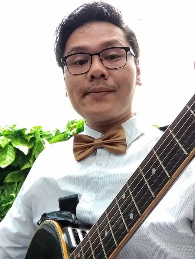 Selalu Pakai Makeup Tebal, Ini 6 Potret Wajah Asli Rizki Maulana Kuburan Band