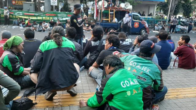 Massa Driver online gelar aksi di sekitar kantor Gojek, kawasan Blok M, Jakarta Selatan. (Liputan6.com/Yopi)