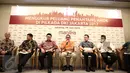 Bakal Cagub DKI Jakarta Sandiaga Uno (keempat kiri) berbicara dalam rilis survei "Mengukur Peluang Penantang Ahok di Pilkada DKI Jakarta 2017" di Jakarta, Minggu (19/6).  (Liputan6.com/Faizal Fanani)