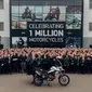 Triumph Motorcycles merayakan produksi motor ke satu juta unit. (Bennetts)