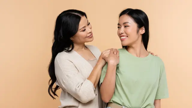 ilustrasi kaos polos dengan cardigan