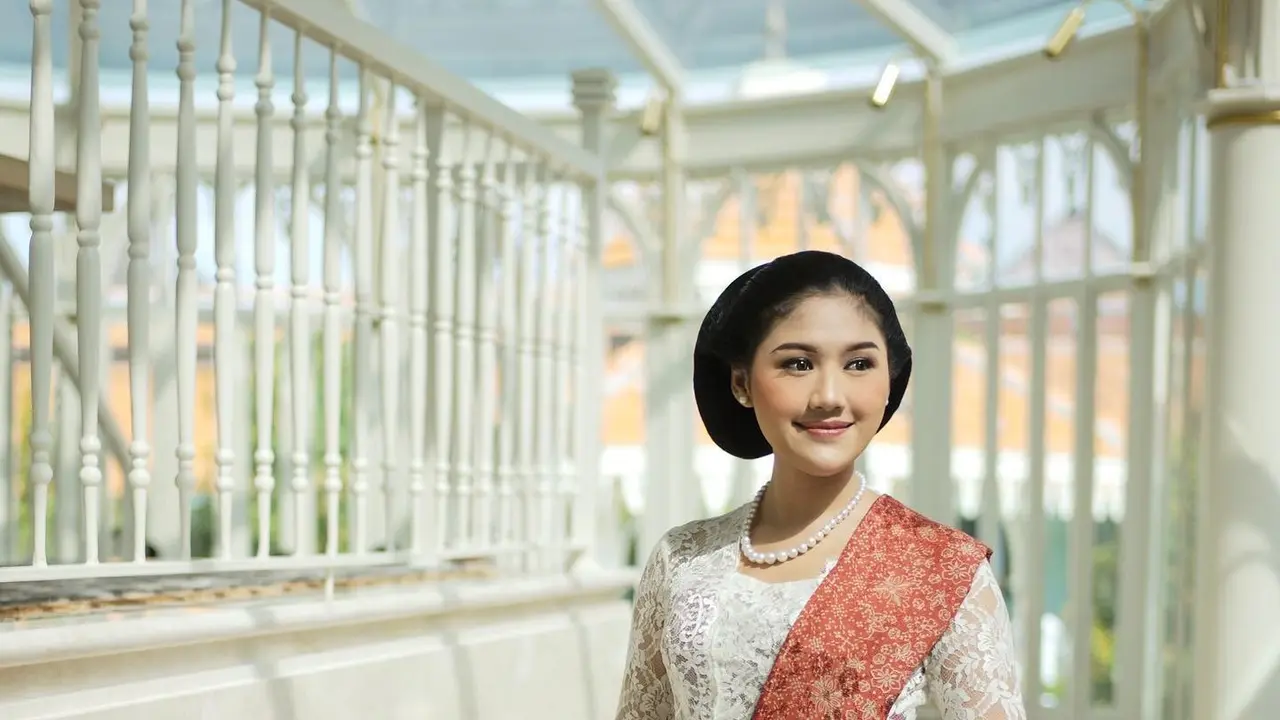 Inspirasi Kebaya Erina Gudino