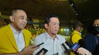 Ketua Dewan Pimpinan Daerah (DPD) Partai Gerindra DKI Jakarta Ahmad Riza Patria merespons soal wacana duet di Pilkada 2024 dengan Ketua DPD Partai Golkar DKI Jakarta Ahmed Zaki Iskandar. (Dok. Liputan6.com)