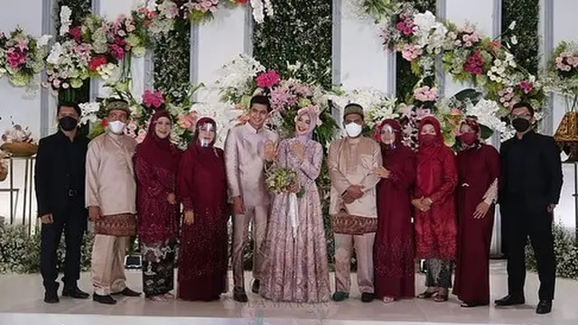 7 Momen Lamaran Ria Ricis dengan Teuku Ryan, Penampilannya Bikin Pangling