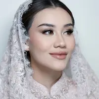 Dalam momen pengajian jelang menikah, Aaliyah Massaid mempercayakan riasannya pada Makeup Artist, Leo Afandi. [@leofandi_]