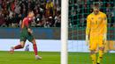 Ronaldo mencetak dua dari empat gol Portugal ke gawang Liechtenstein di Kualifikasi Euro 2024. Pemain Al-Nassr itu juga memecahkan rekor dahsyat di laga Portugal vs Liechtenstein. (AP Photo/Armando Franca)