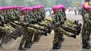 Sikap tegap dan tegas terlihat dari raut wajah para anggota TNI saat berdefile melambangkan kesatuan tekad dalam menjaga keutuhan NKRI (Liputan6.com/ Helmi Fithriansyah)