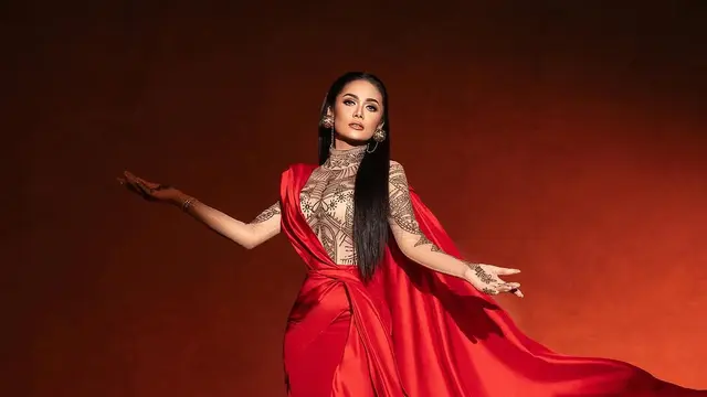 Penampilan Anggun Kris Dayanti untuk Konser di Malaysia. (instagram/riomotret/hairstylist_arrusa)