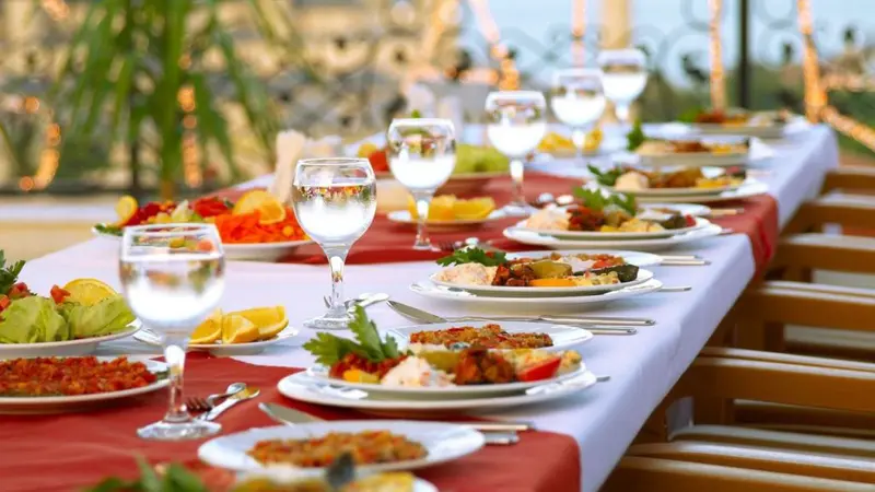 5 Makanan yang Selalu Ada di Acara Pernikahan